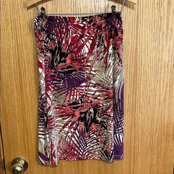 212 Collection Dresses & Skirts - 212 Collection Red Purple Leaf Print Skirt woman’s‎ medium vacation working girl